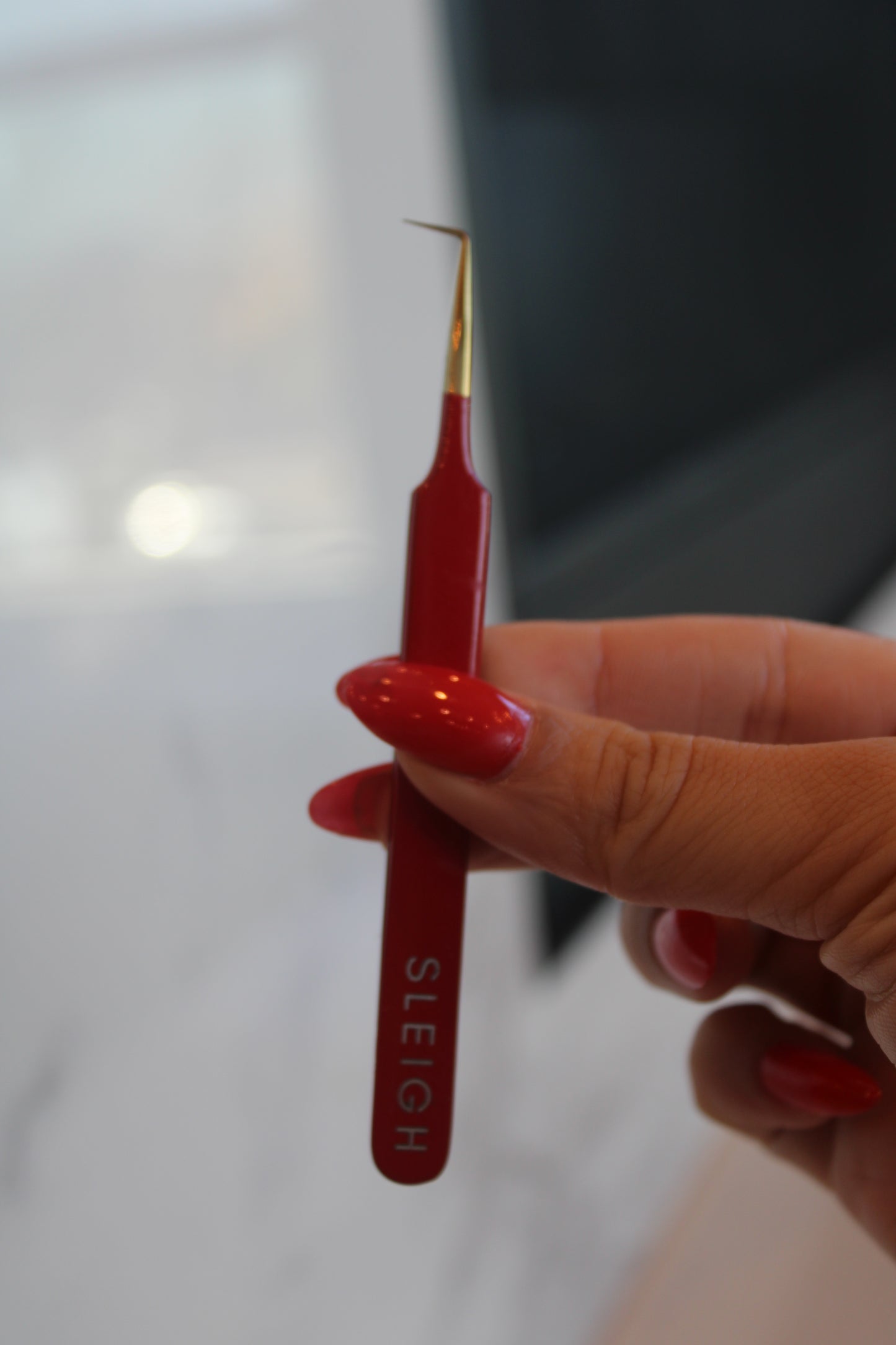 Sleigh 90° Fiber Tip Tweezer